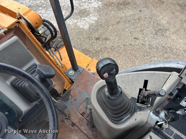 image for item EA4762 2011 Case 570MXT Series 3 landscape tractor