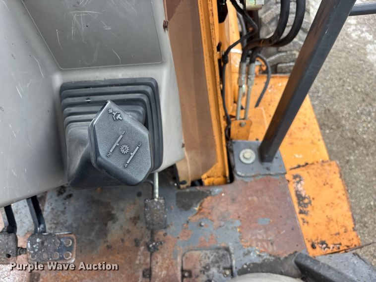 image for item EA4762 2011 Case 570MXT Series 3 landscape tractor