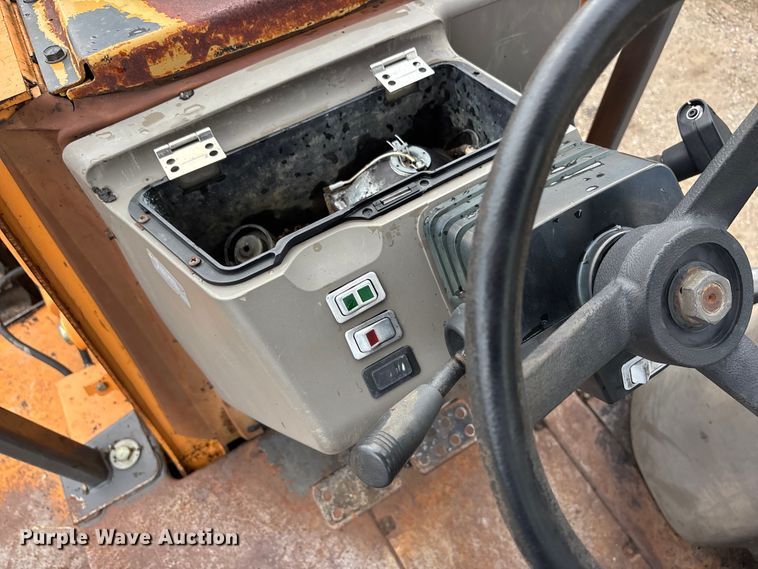 image for item EA4762 2011 Case 570MXT Series 3 landscape tractor