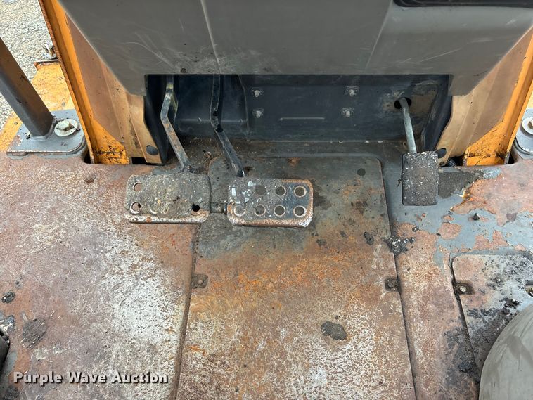 image for item EA4762 2011 Case 570MXT Series 3 landscape tractor