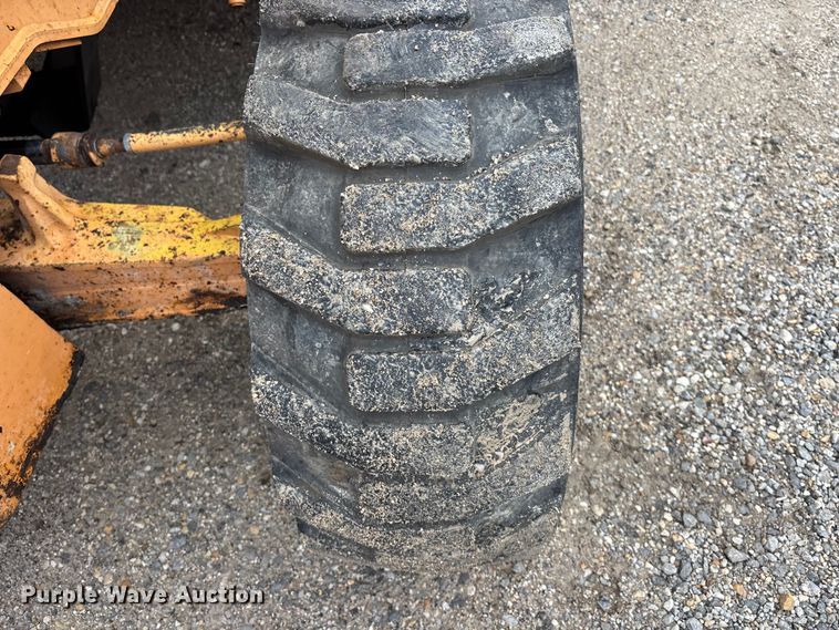 image for item EA4762 2011 Case 570MXT Series 3 landscape tractor