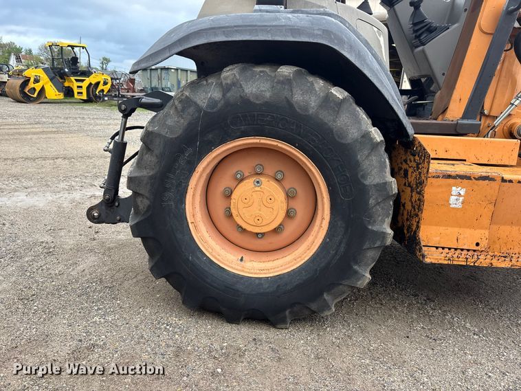 image for item EA4762 2011 Case 570MXT Series 3 landscape tractor