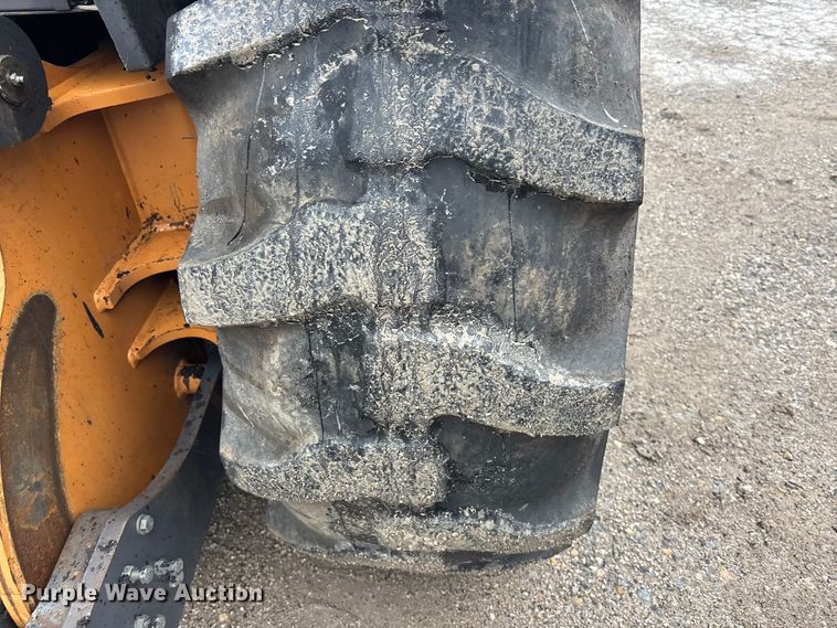 image for item EA4762 2011 Case 570MXT Series 3 landscape tractor