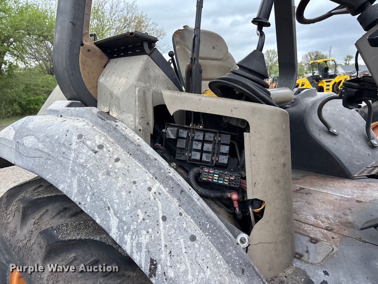 image for item EA4763 2007 Case 570 MXT landscape tractor