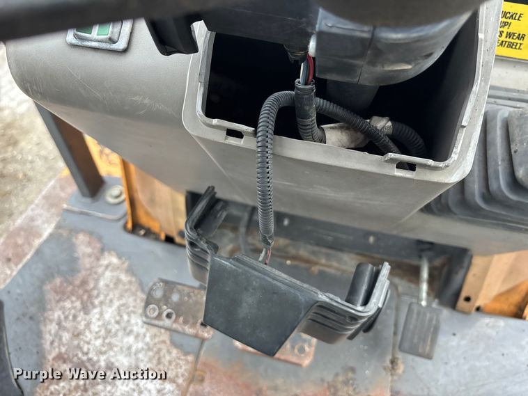 image for item EA4763 2007 Case 570 MXT landscape tractor