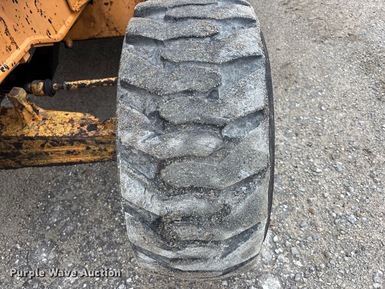 image for item EA4763 2007 Case 570 MXT landscape tractor