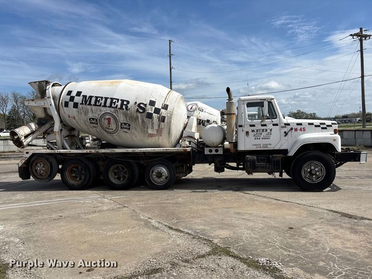 image for item EA4764 1988 International F2574 ready mix truck