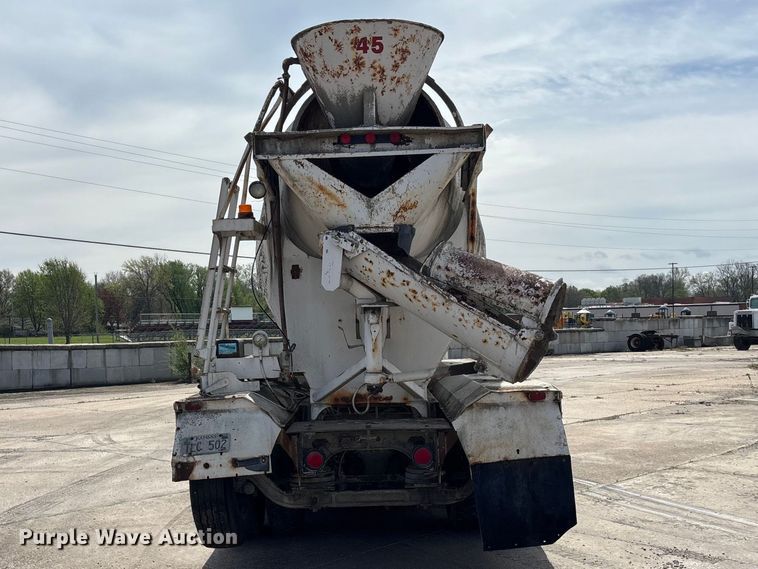 image for item EA4764 1988 International F2574 ready mix truck