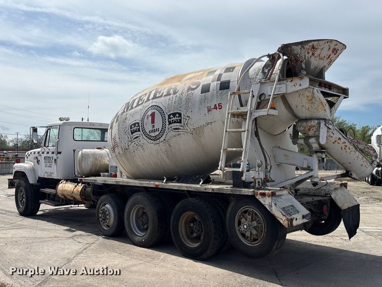 image for item EA4764 1988 International F2574 ready mix truck