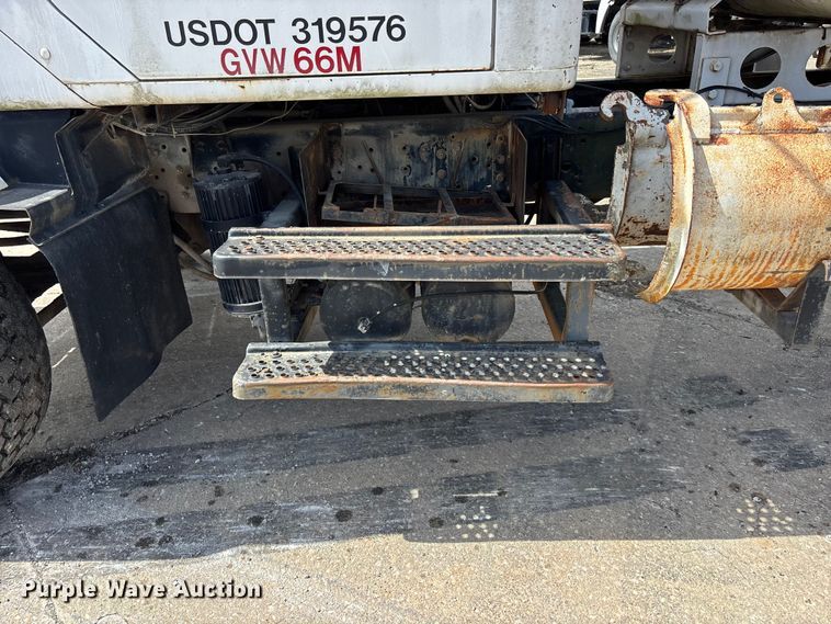 image for item EA4764 1988 International F2574 ready mix truck