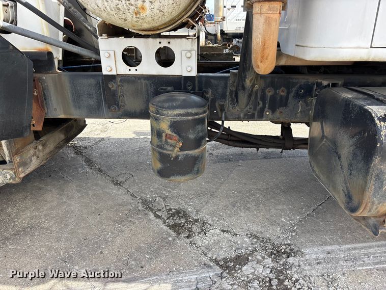 image for item EA4764 1988 International F2574 ready mix truck