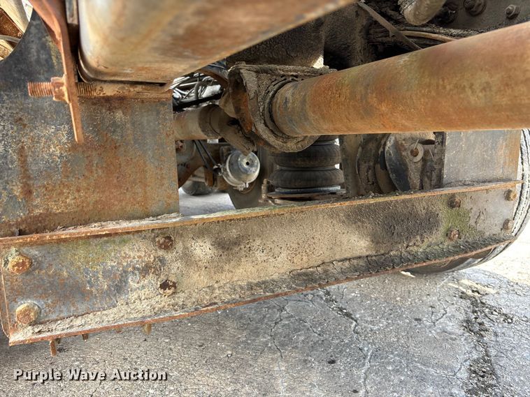 image for item EA4764 1988 International F2574 ready mix truck