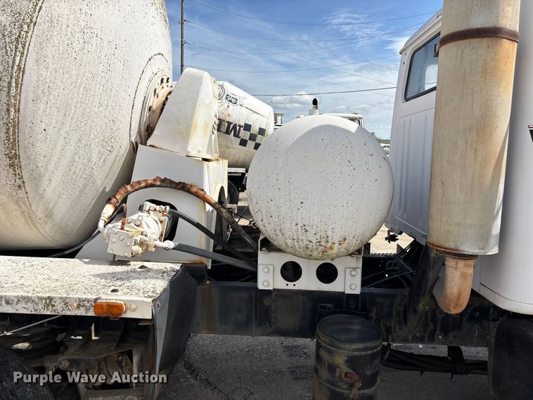 image for item EA4764 1988 International F2574 ready mix truck
