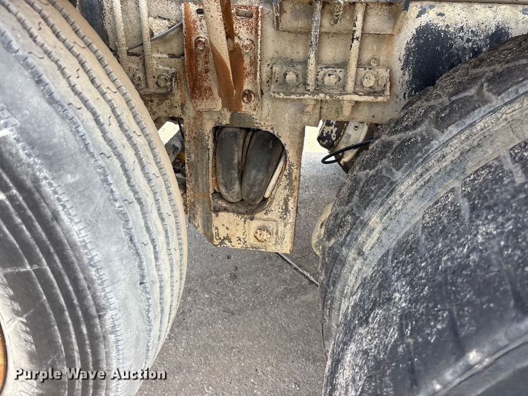 image for item EA4764 1988 International F2574 ready mix truck