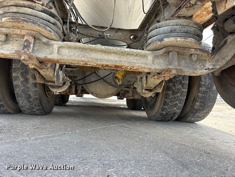 image for item EA4764 1988 International F2574 ready mix truck