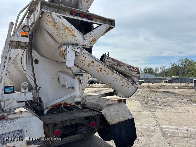 image for item EA4764 1988 International F2574 ready mix truck