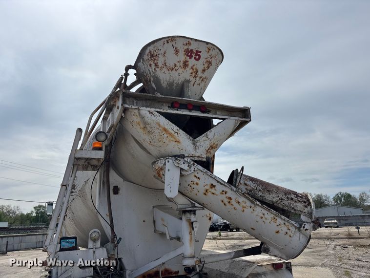 image for item EA4764 1988 International F2574 ready mix truck