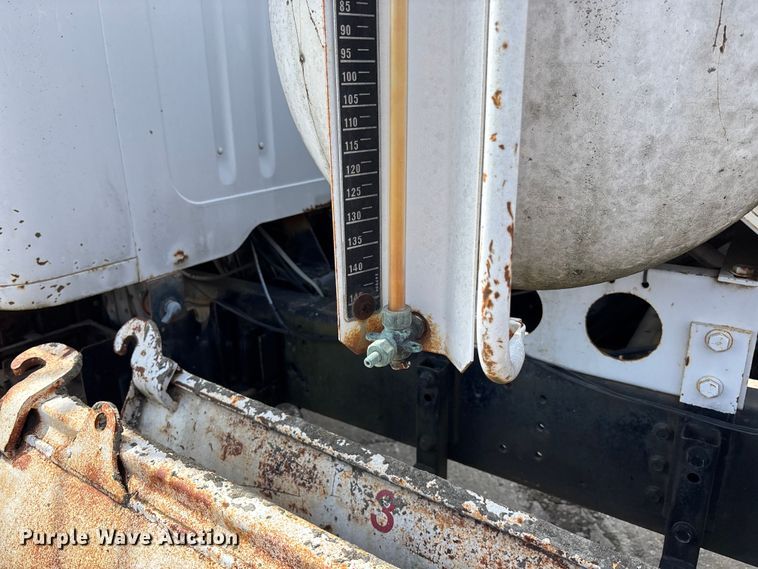 image for item EA4764 1988 International F2574 ready mix truck