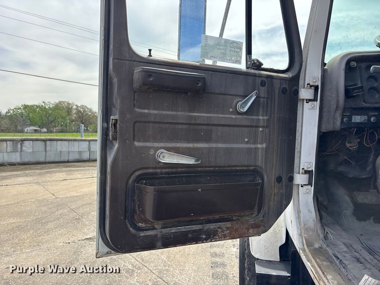 image for item EA4764 1988 International F2574 ready mix truck