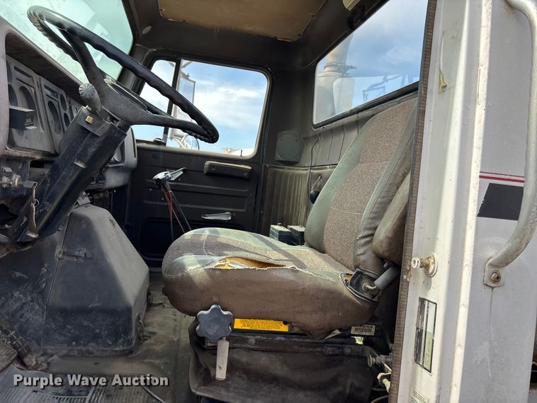 image for item EA4764 1988 International F2574 ready mix truck