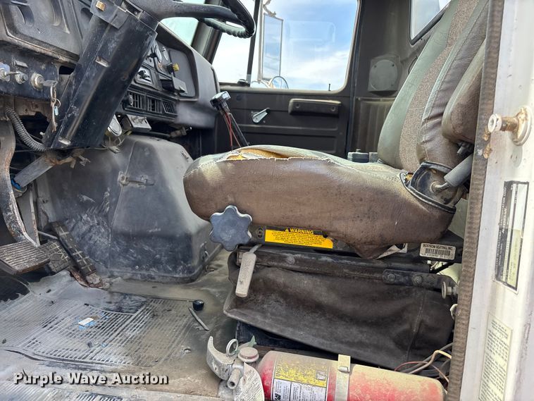 image for item EA4764 1988 International F2574 ready mix truck