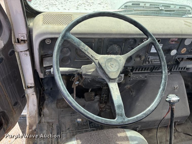 image for item EA4764 1988 International F2574 ready mix truck