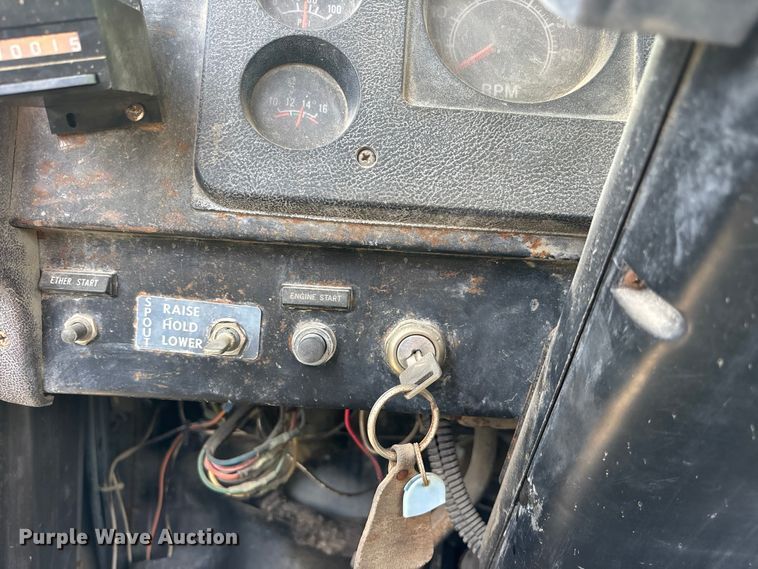 image for item EA4764 1988 International F2574 ready mix truck