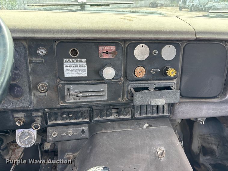 image for item EA4764 1988 International F2574 ready mix truck