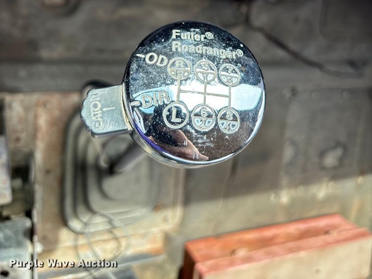 image for item EA4764 1988 International F2574 ready mix truck