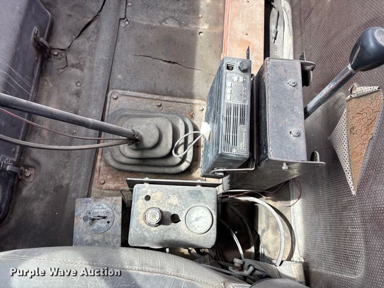 image for item EA4764 1988 International F2574 ready mix truck