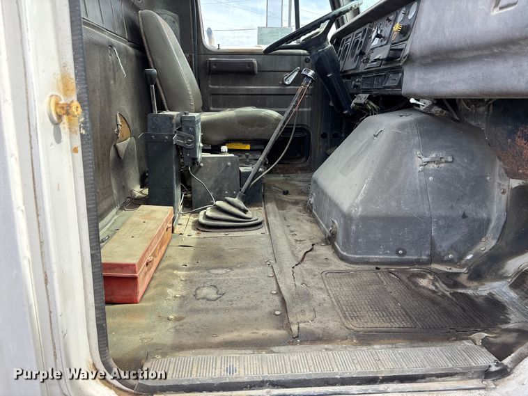 image for item EA4764 1988 International F2574 ready mix truck