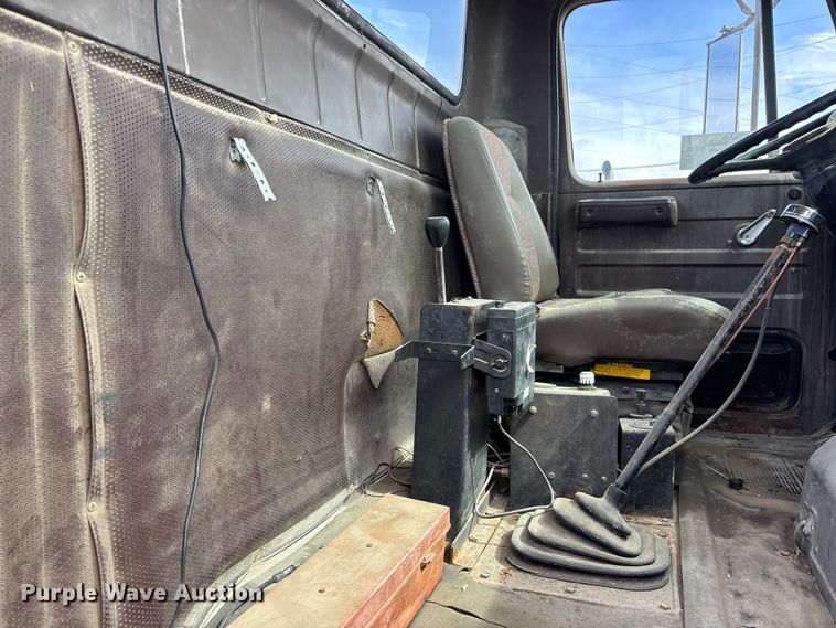 image for item EA4764 1988 International F2574 ready mix truck