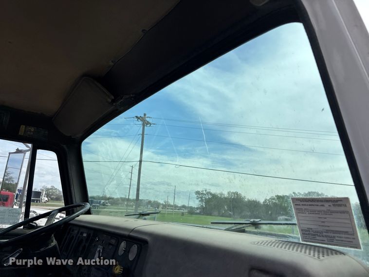 image for item EA4764 1988 International F2574 ready mix truck