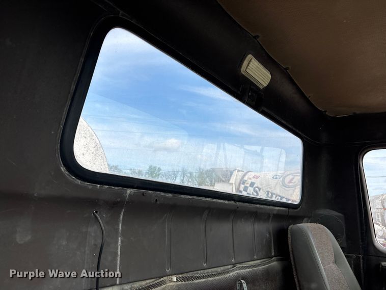 image for item EA4764 1988 International F2574 ready mix truck