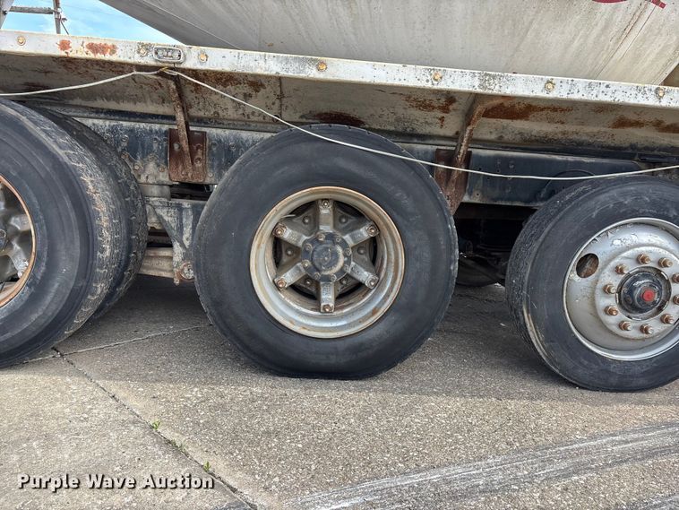 image for item EA4764 1988 International F2574 ready mix truck