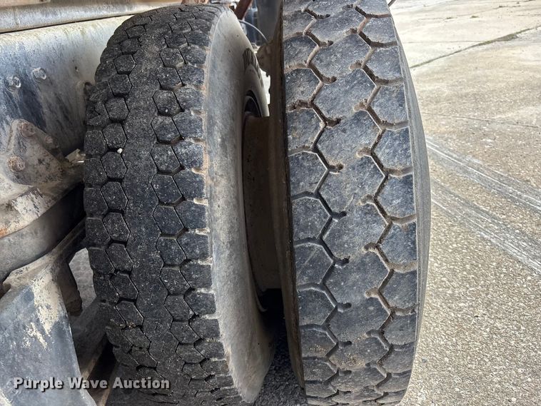 image for item EA4764 1988 International F2574 ready mix truck