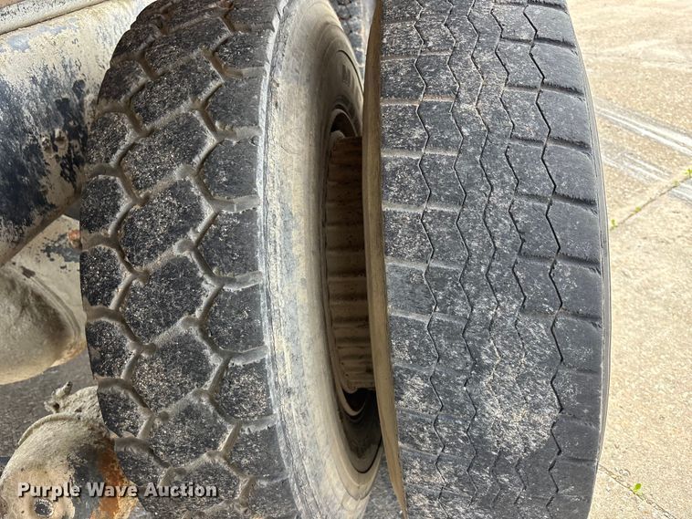 image for item EA4764 1988 International F2574 ready mix truck