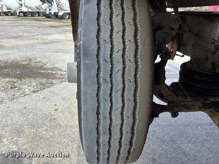 image for item EA4764 1988 International F2574 ready mix truck