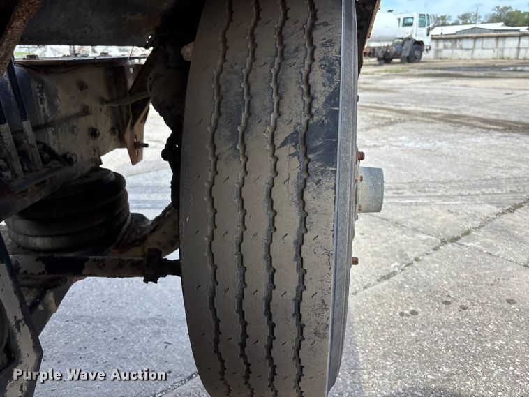 image for item EA4764 1988 International F2574 ready mix truck