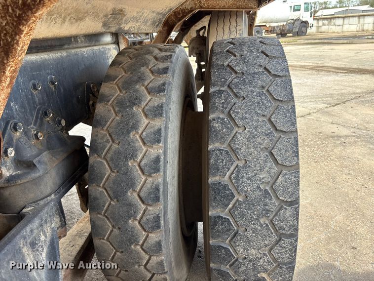 image for item EA4764 1988 International F2574 ready mix truck