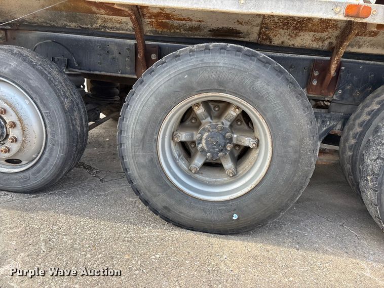 image for item EA4764 1988 International F2574 ready mix truck