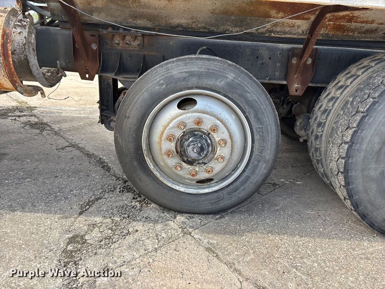 image for item EA4764 1988 International F2574 ready mix truck