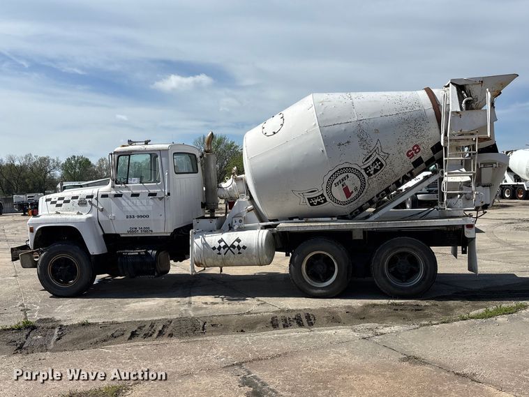 image for item EA4766 1985 Ford LT8000 ready mix truck