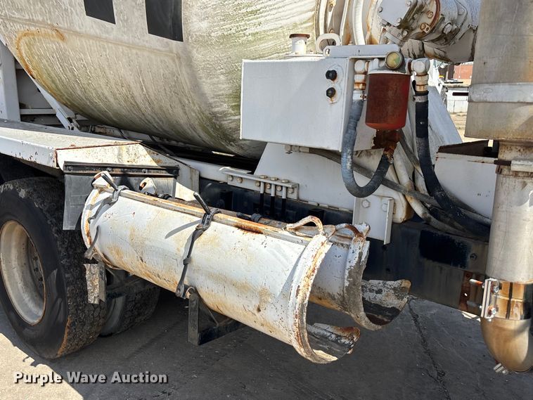 image for item EA4766 1985 Ford LT8000 ready mix truck