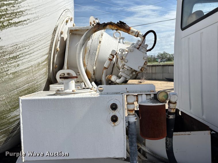 image for item EA4766 1985 Ford LT8000 ready mix truck