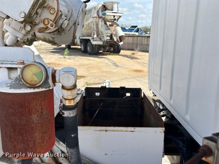 image for item EA4766 1985 Ford LT8000 ready mix truck