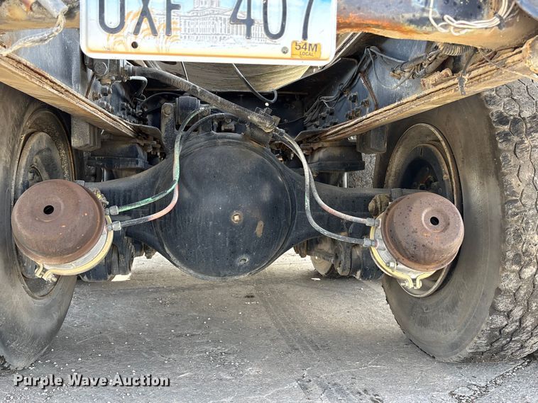 image for item EA4766 1985 Ford LT8000 ready mix truck