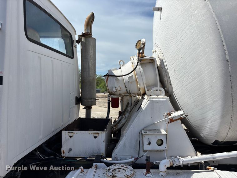 image for item EA4766 1985 Ford LT8000 ready mix truck