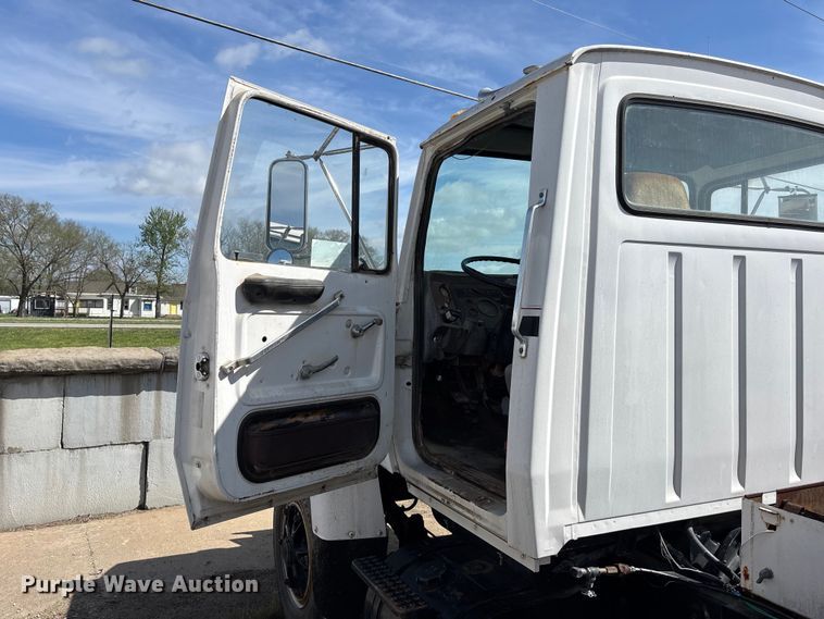 image for item EA4766 1985 Ford LT8000 ready mix truck