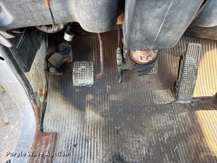 image for item EA4766 1985 Ford LT8000 ready mix truck